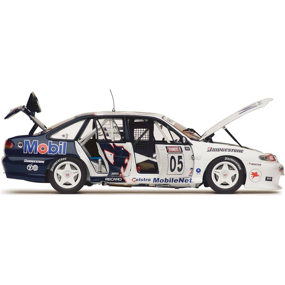 CLASSIC CARLECTABLES 1/18 Holden VR Commodore 1995 Bathurst