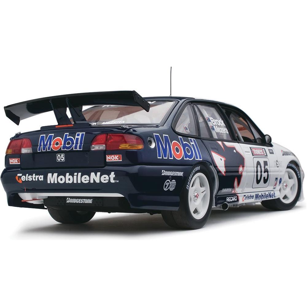 CLASSIC CARLECTABLES 1/18 Holden VR Commodore 1995 Bathurst