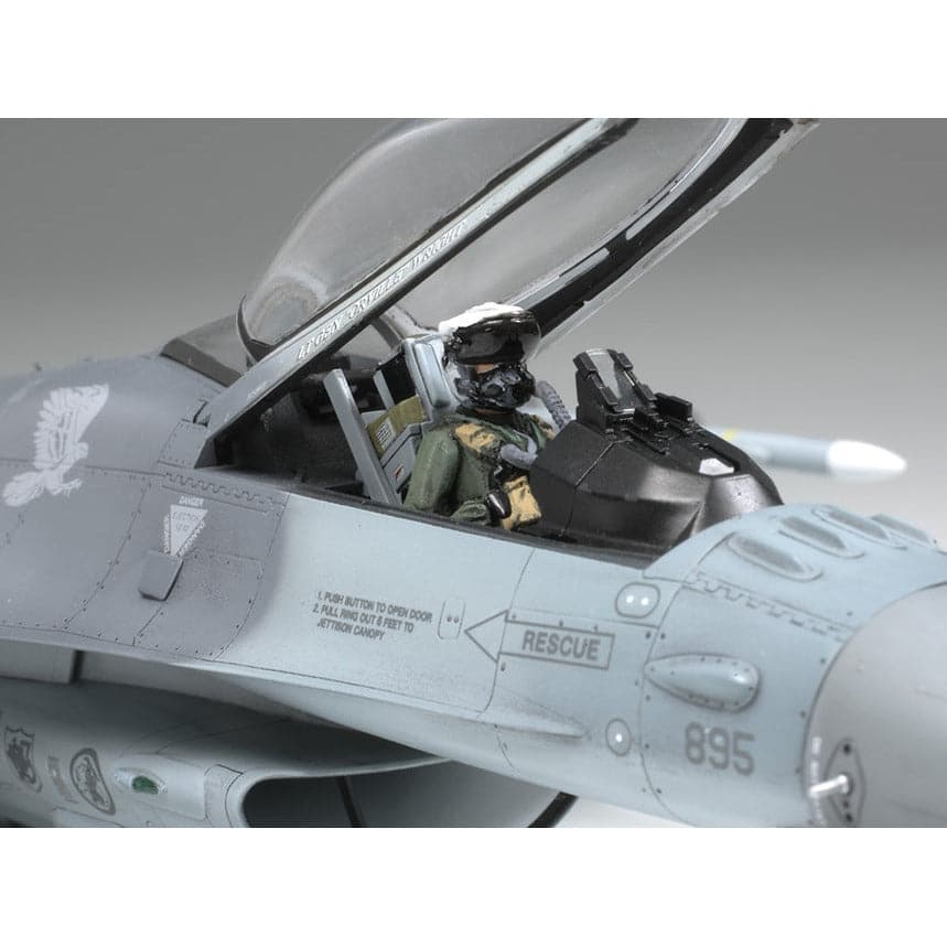 TAMIYA 1/48 Lockheed Martin F16CJ (Block 50) Fighting Falcon