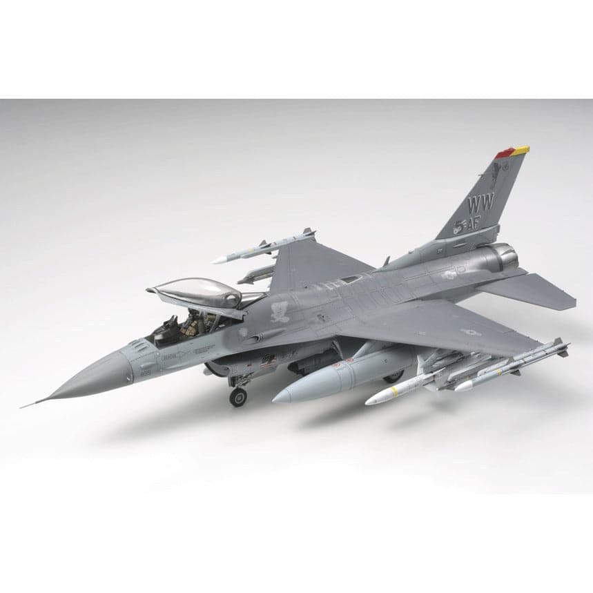 TAMIYA 1/48 Lockheed Martin F16CJ (Block 50) Fighting Falcon