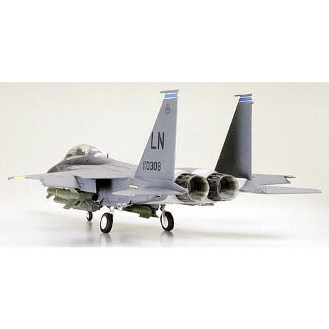 TAMIYA 1/32 Boeing F-15E Strike Eagle with Bunker Buster