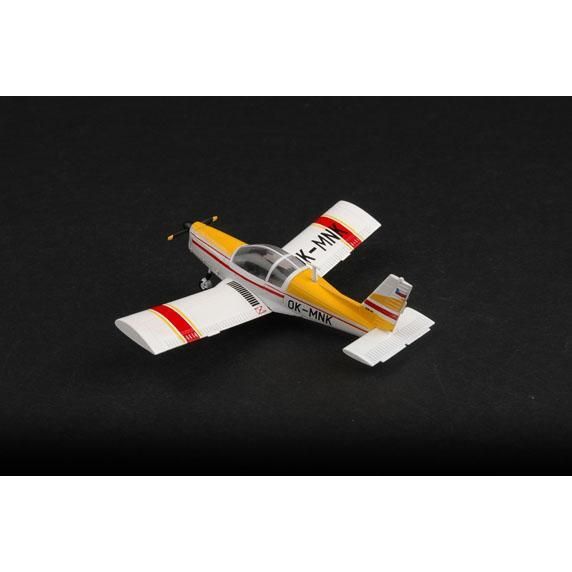 Easy Model 1/72 Z-142 Assembled Model [36437]