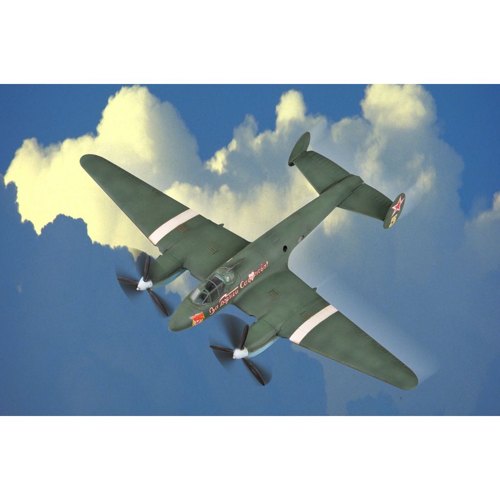 Hobby Boss 1/72 Soviet PE-2 Bomber Plastic Model Kit [80296]