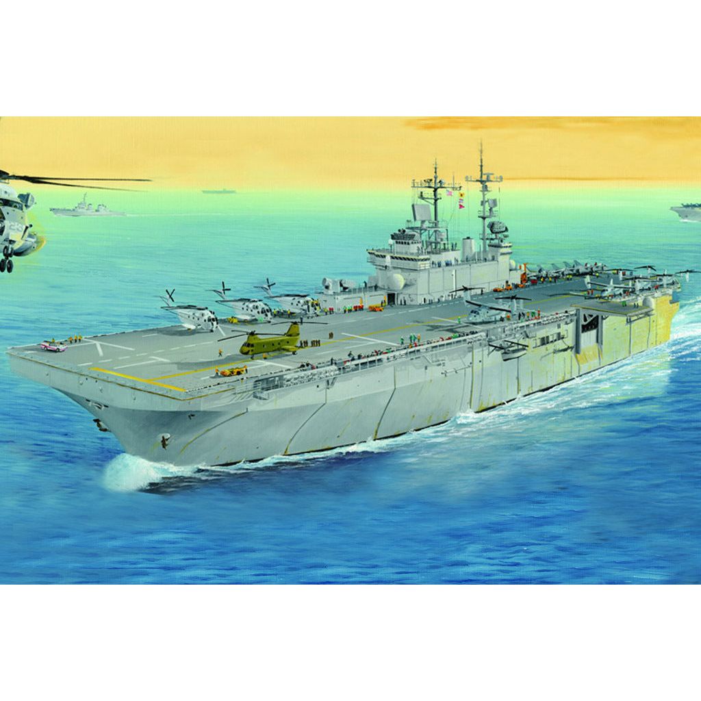 Hobby Boss 1/700 Wasp LHD-1 Plastic Model Kit [83402]