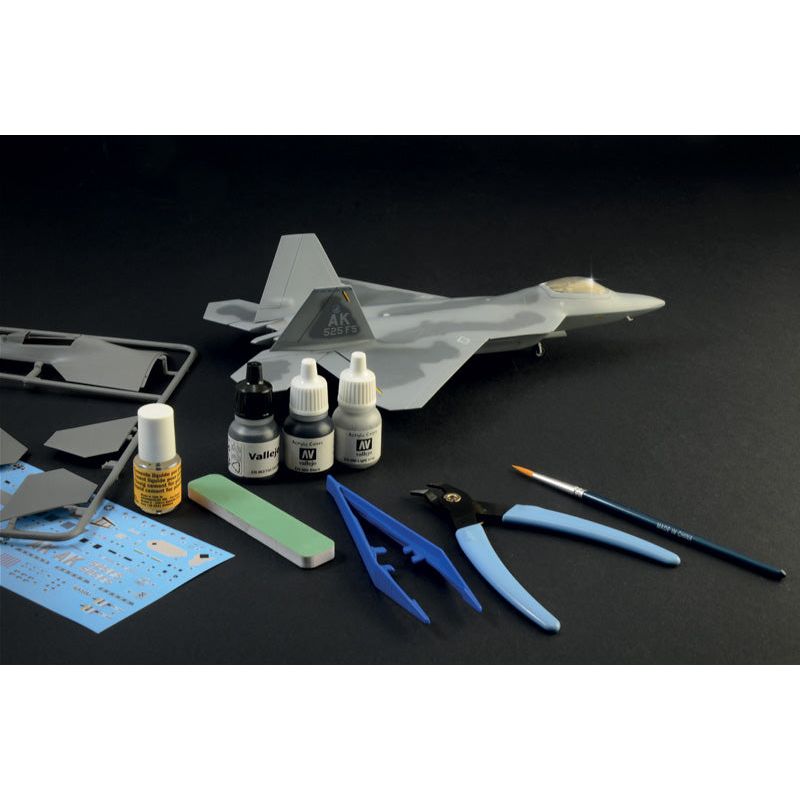 ITALERI 1/72 F-22 Raptor Complete Set - Includes Tools and Paints