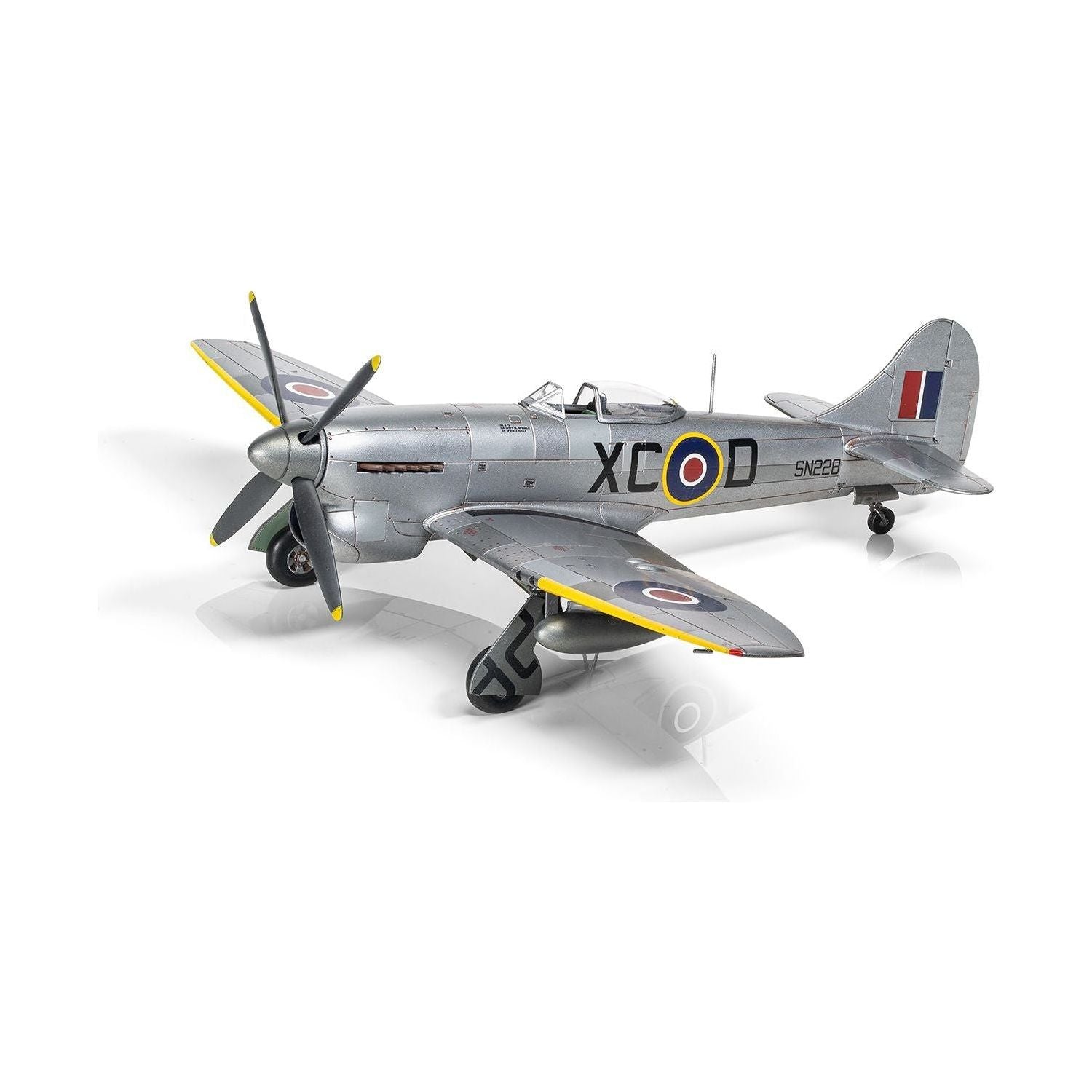 AIRFIX 1/72 Hawker Tempest Mk.V Post War