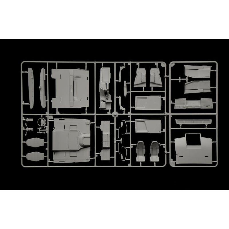 ITALERI 1/24 Volvo FH 16 Globetrotter Medium Roof