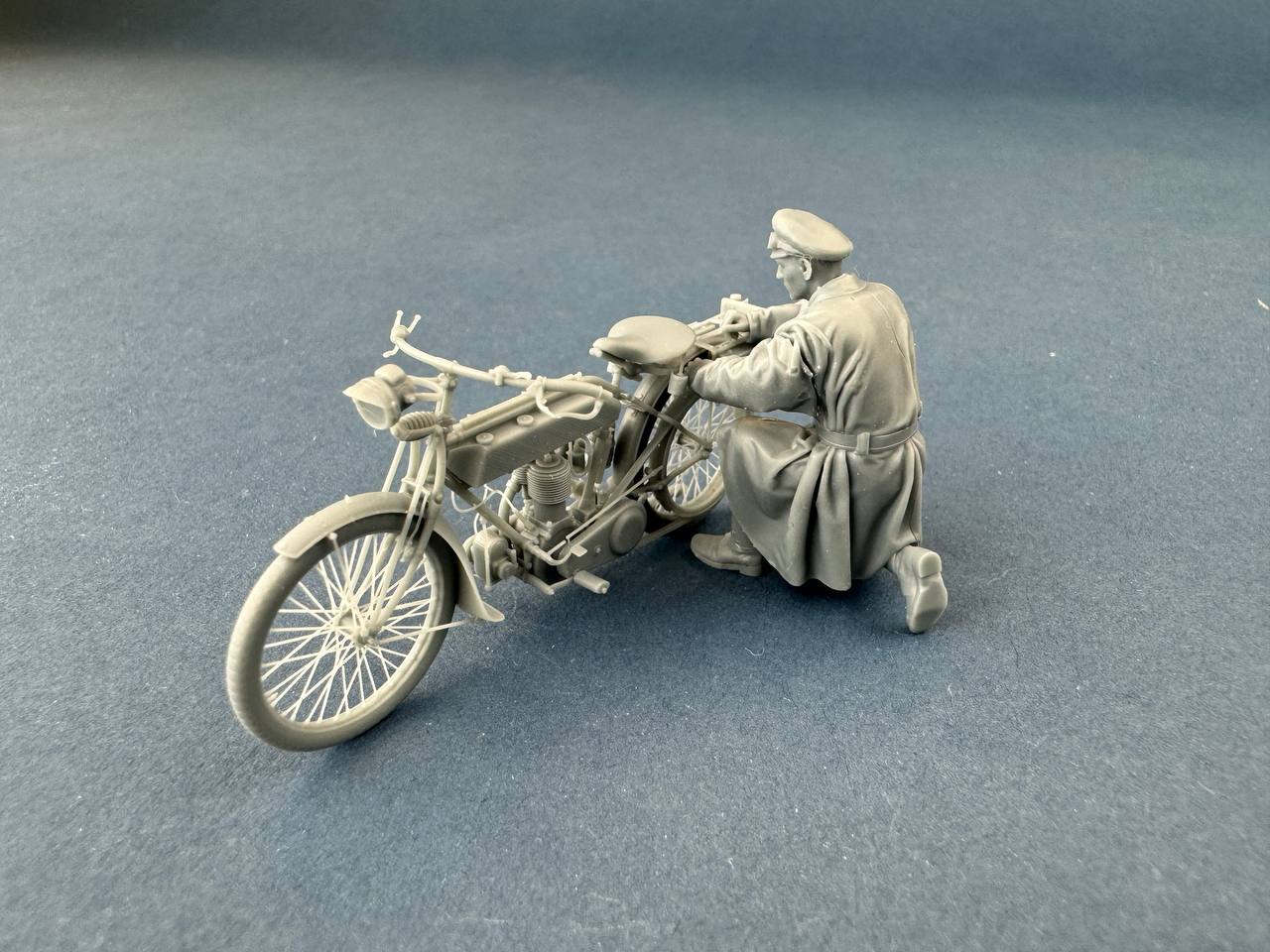 COPPER STATE MODELS British Dispatch Rider checking motorcycle