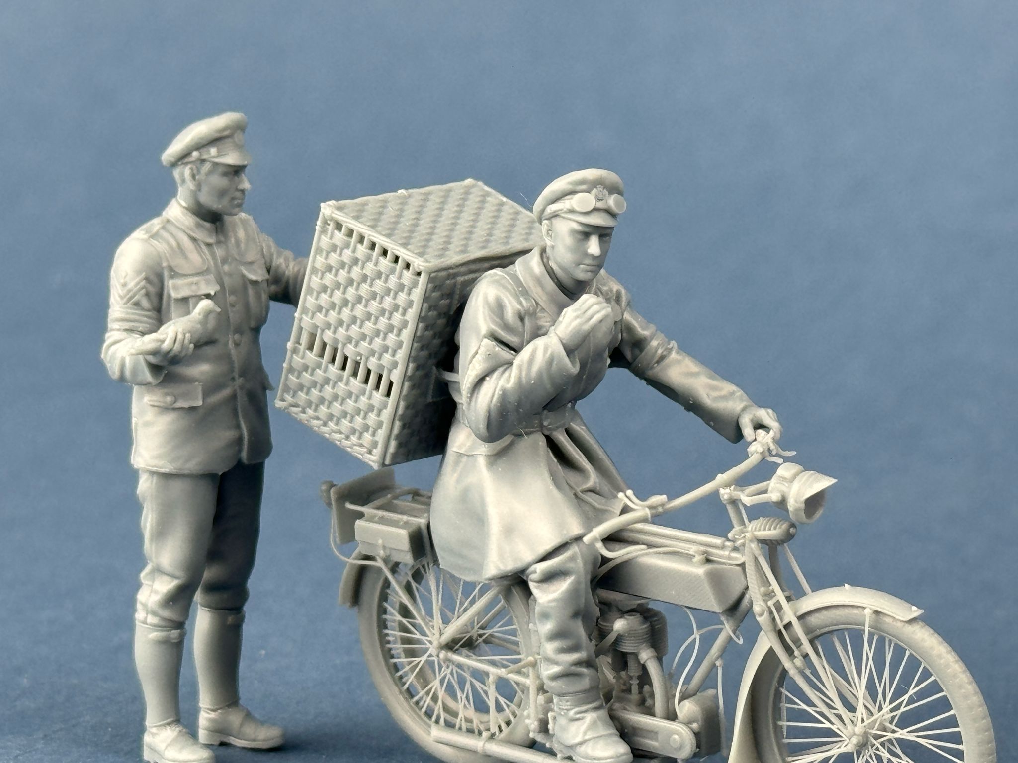 COPPER STATE MODELS British Dispatch Rider taking carrier pigeons to the front line