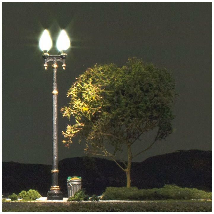 WOODLAND SCENICS N Double Lamp Post