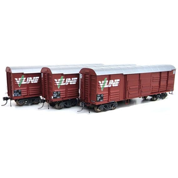 ON TRACK MODELS HO VLVX-03 40'2" Victorian Louvre Vans 3 Pack